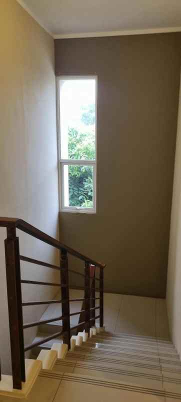 dijual rumah cluster lotus summarecon