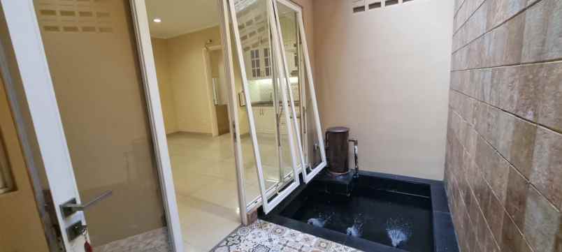 dijual rumah cluster lotus summarecon