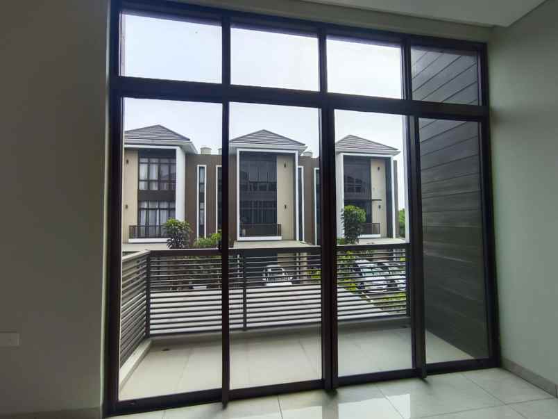 dijual rumah cluster morizen summarecon