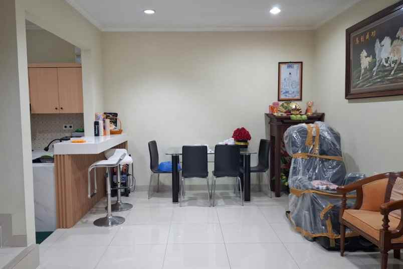 dijual rumah cluster thomson summarecon