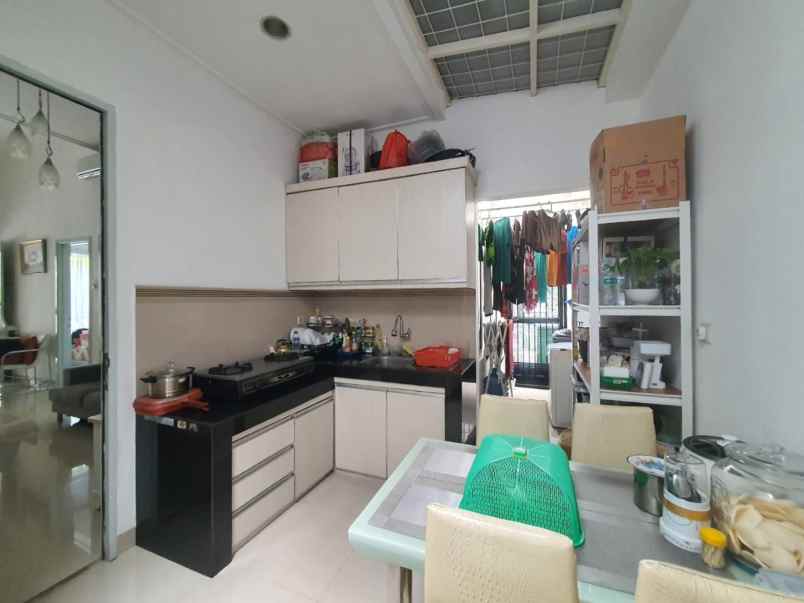 dijual rumah cluster victoria garden