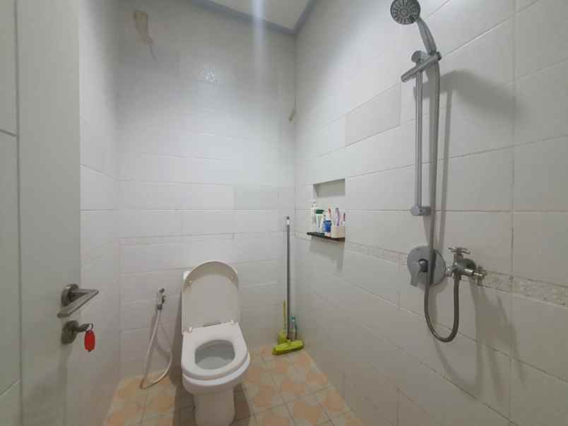 dijual rumah cluster victoria garden