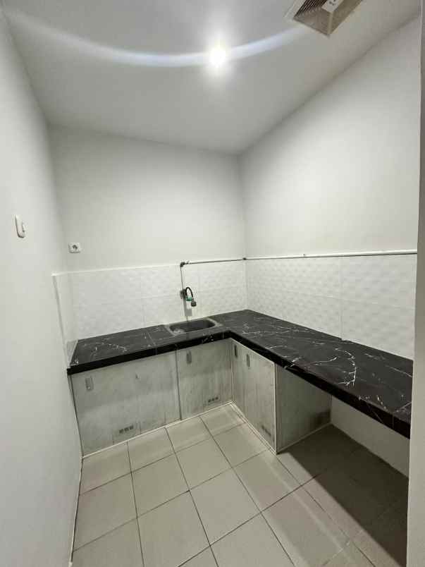 dijual rumah darmo indah selatan