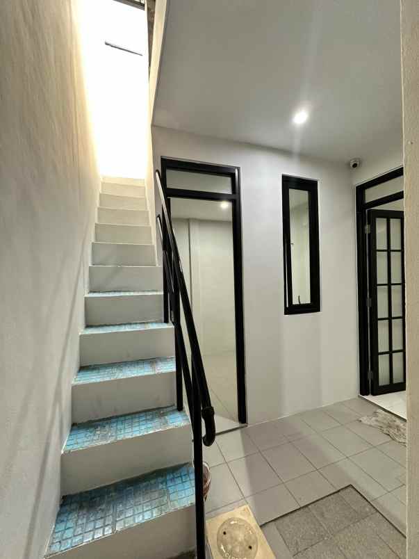 dijual rumah darmo indah selatan