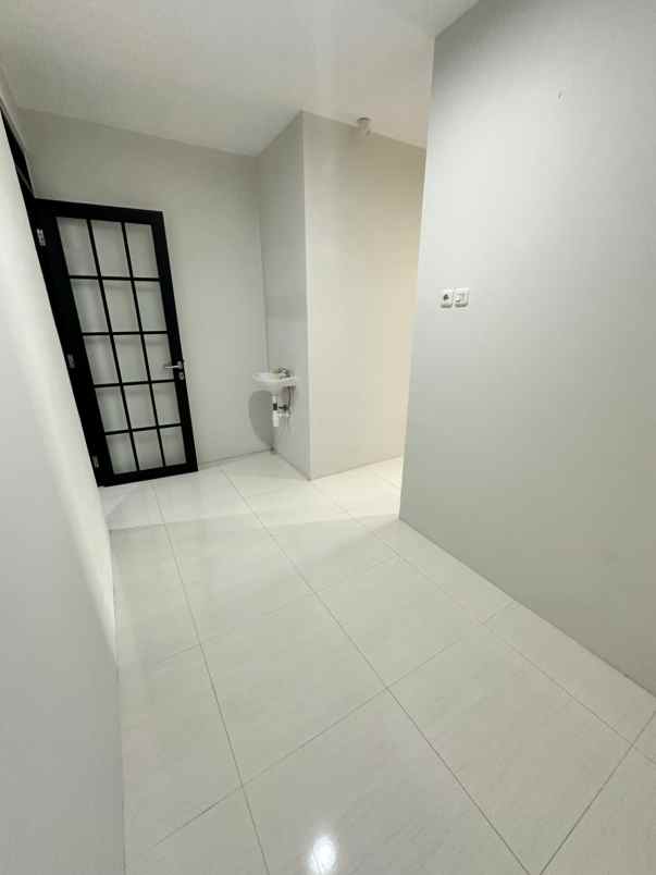 dijual rumah darmo indah selatan