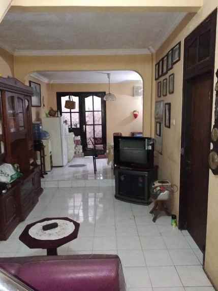 dijual rumah darmo permai