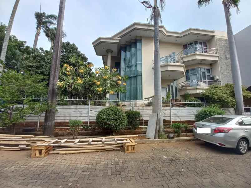 dijual rumah df
