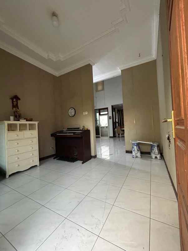 dijual rumah dharmahusada