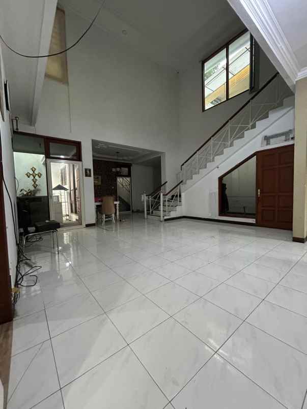 dijual rumah dharmahusada