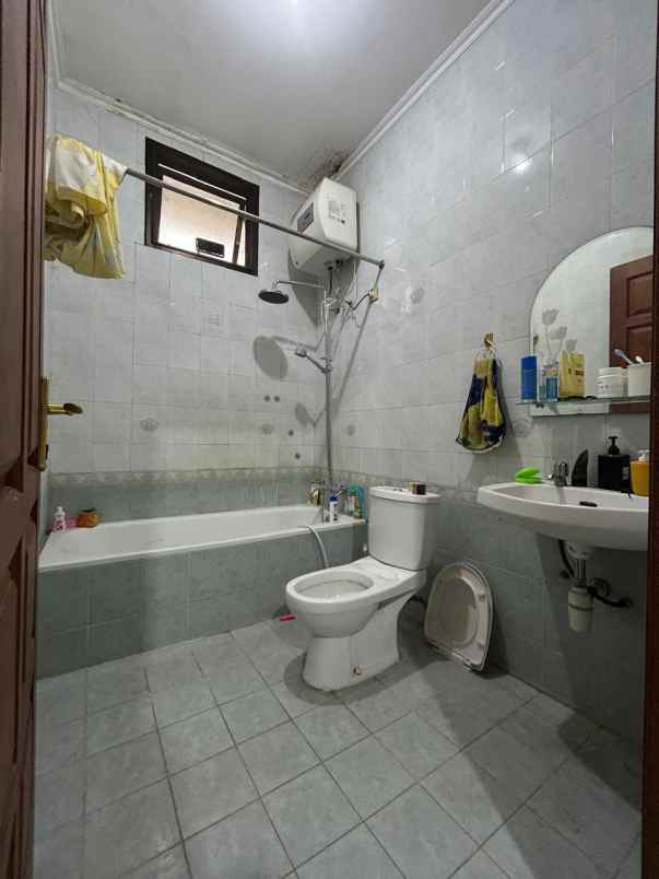 dijual rumah dharmahusada