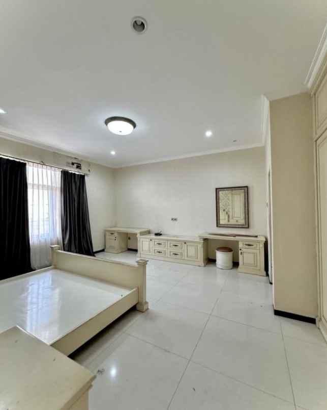 dijual rumah dharmahusada megah permai