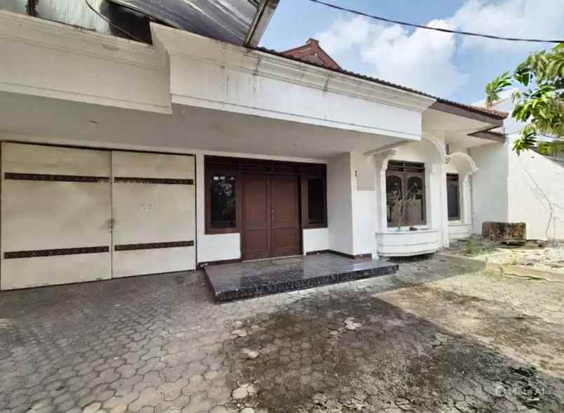 dijual rumah di dharmahusada utara