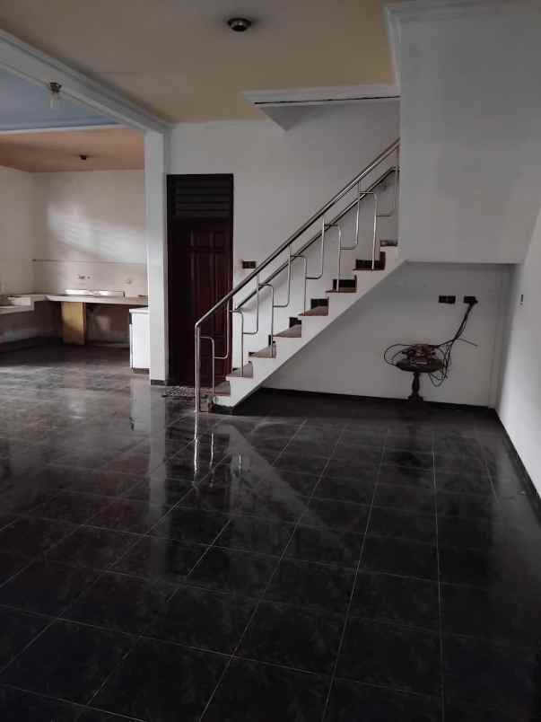 dijual rumah di kerten solo