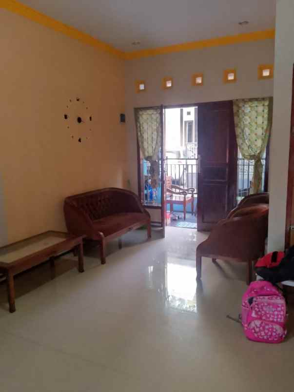 dijual rumah di perum grafika banyumanik semarang