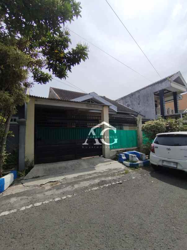 dijual rumah di perum tata surya tlogomas mlg