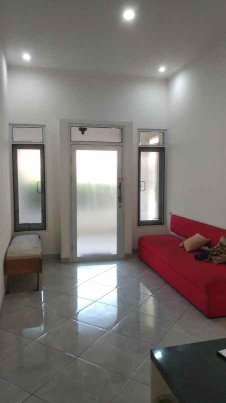 dijual rumah dukuh zamrud kota legenda