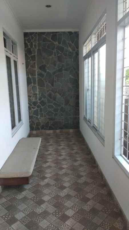 dijual rumah dukuh zamrud kota legenda