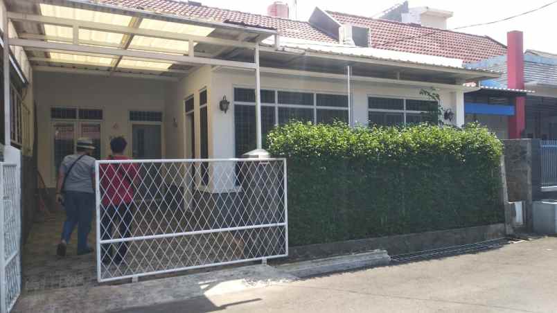 dijual rumah dukuh zamrud kota legenda