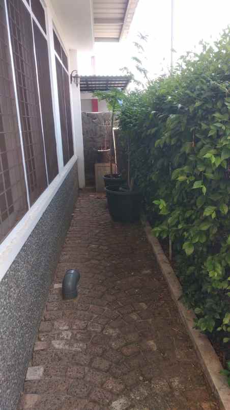 dijual rumah dukuh zamrud kota legenda