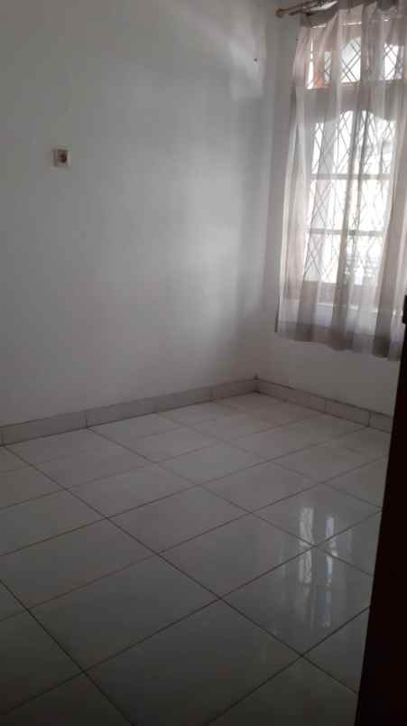 dijual rumah duren sawit klender