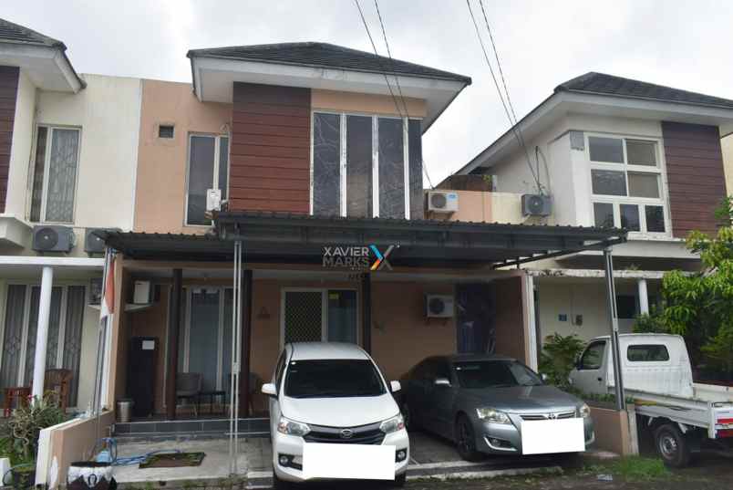 dijual rumah evergreen de parc