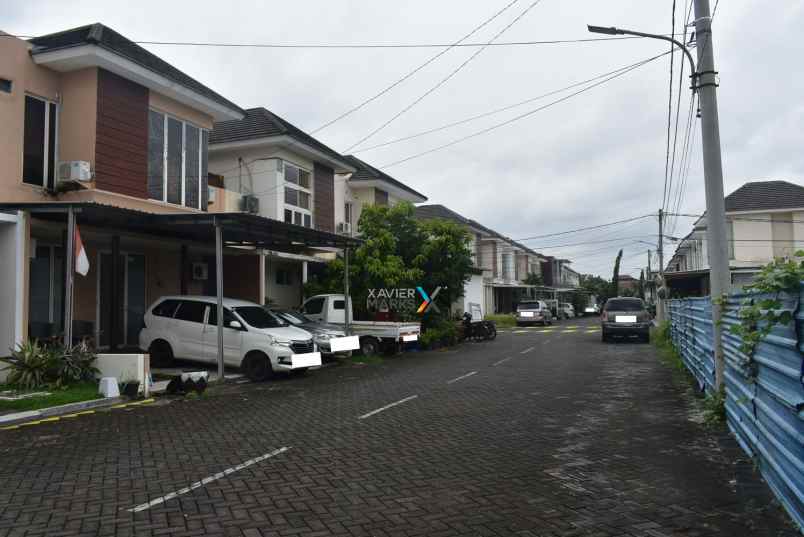dijual rumah evergreen de parc