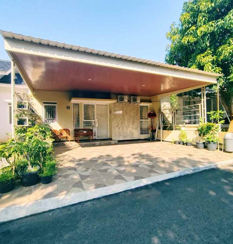 dijual rumah full furnished di bsb semarang