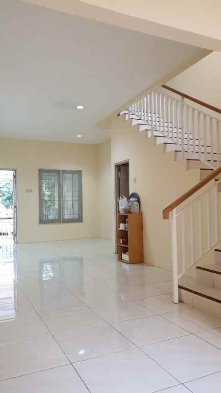 dijual rumah gading griya lestari