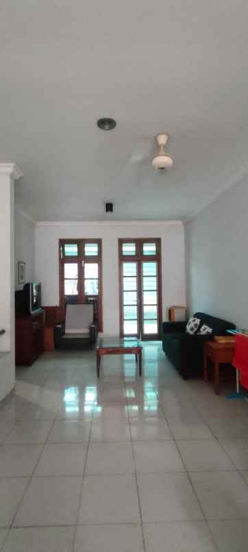 dijual rumah gandaria