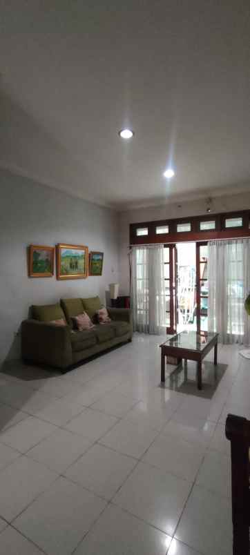 dijual rumah gandaria