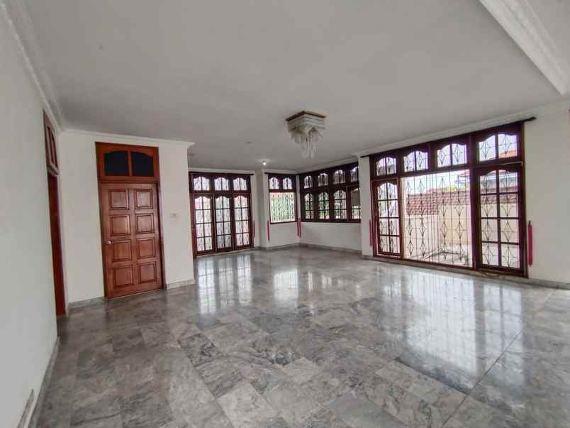 dijual rumah gatot subroto
