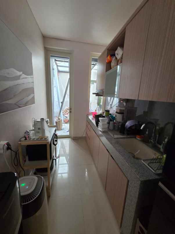 dijual rumah green lake surabaya