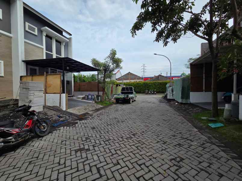 dijual rumah green lake surabaya