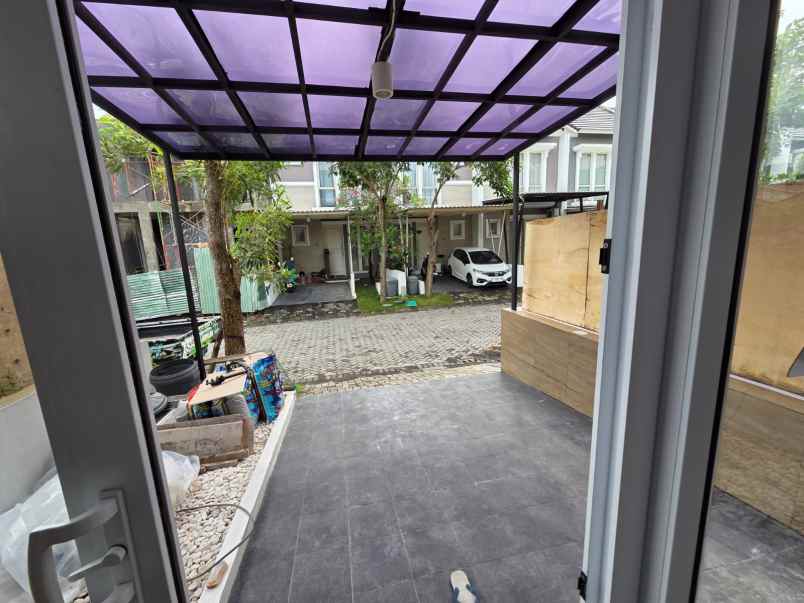 dijual rumah green lake surabaya