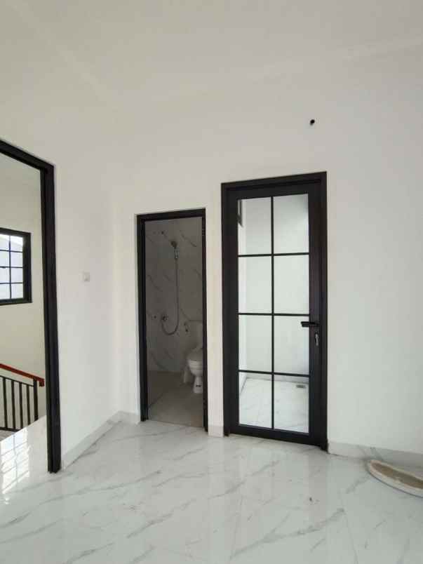 dijual rumah grogol