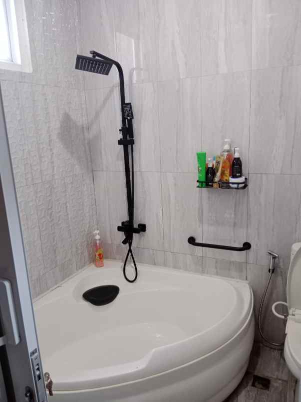 dijual rumah harapan indah