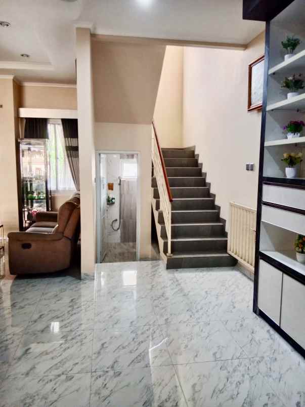 dijual rumah harapan indah