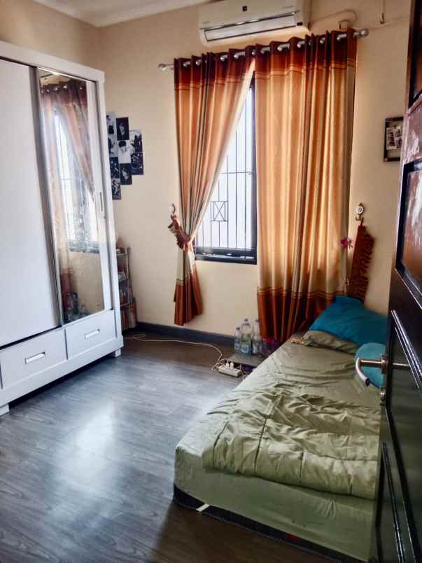 dijual rumah harapan indah