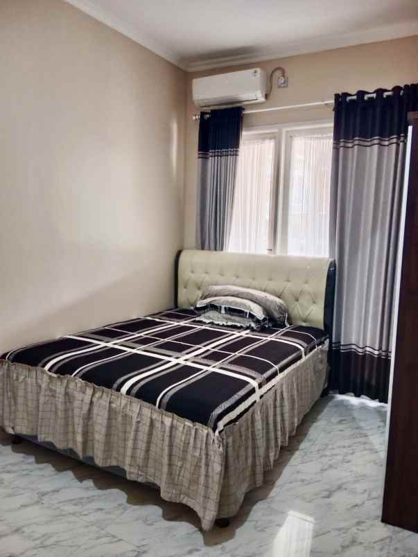 dijual rumah harapan indah