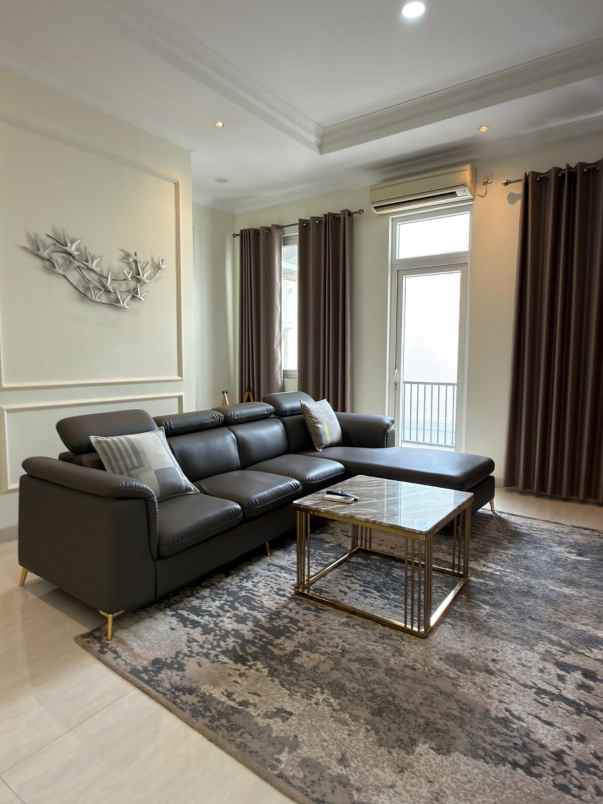 dijual rumah imperial golf pakuwon indah