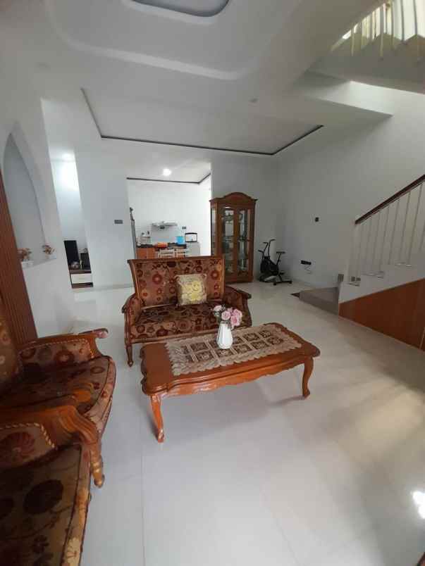 dijual rumah jaka sampurna