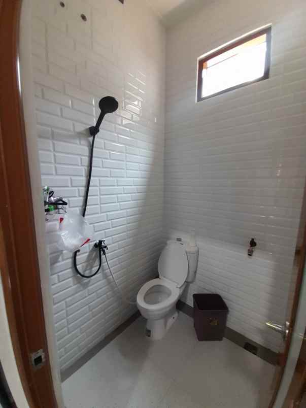 dijual rumah jaka sampurna