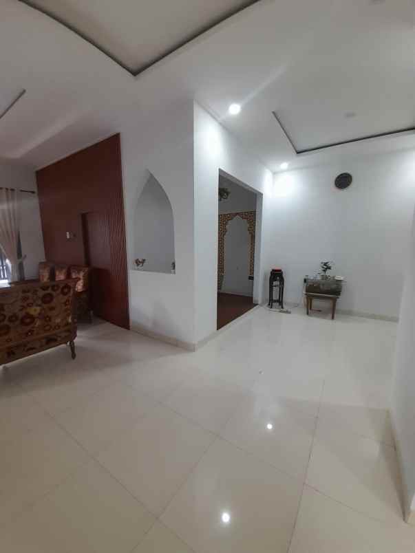 dijual rumah jaka sampurna