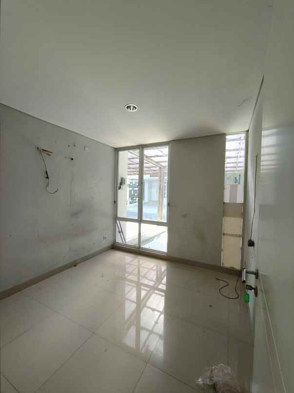 dijual rumah jakarta garden city