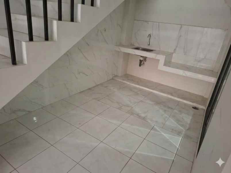 dijual rumah jalan babatan pratama