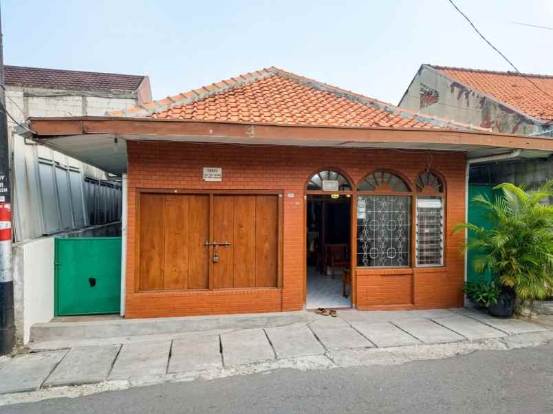 dijual rumah jalan bungur jakarta selatan