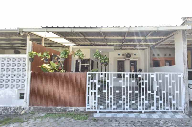 dijual rumah jalan imogiri barat