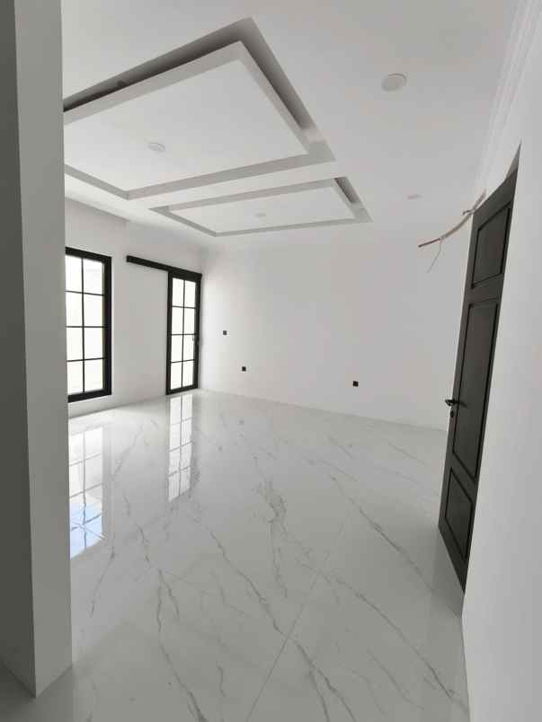 dijual rumah jalan pakuwon indah