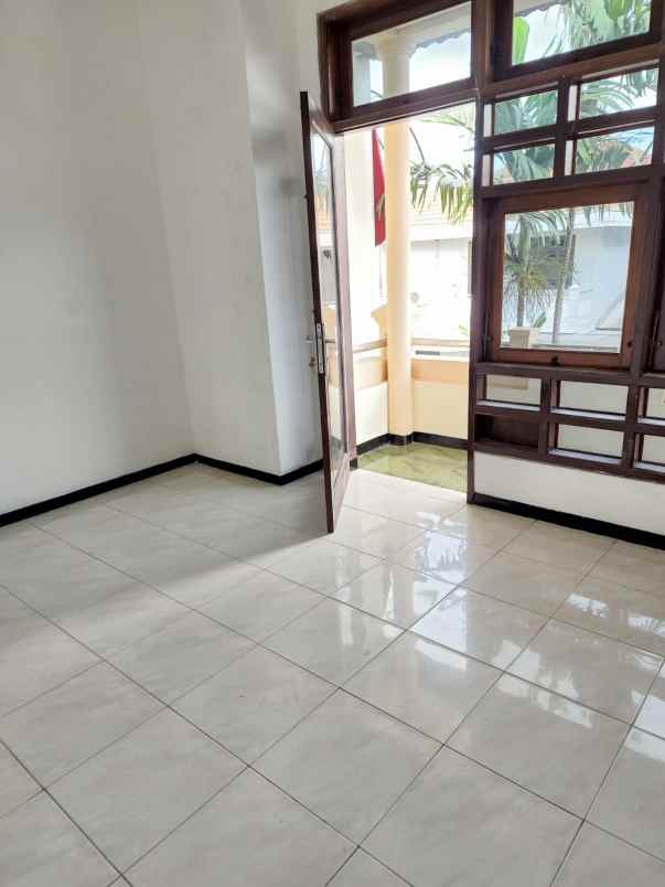 dijual rumah jalan pinus asri
