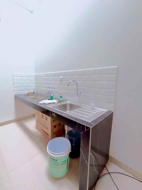 dijual rumah jalan raya beruang bintaro